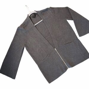 Carlisle Collection V-Neck - 1/2 Zip Gray Cardigan
Bell Sleeves NWT Size XLarge